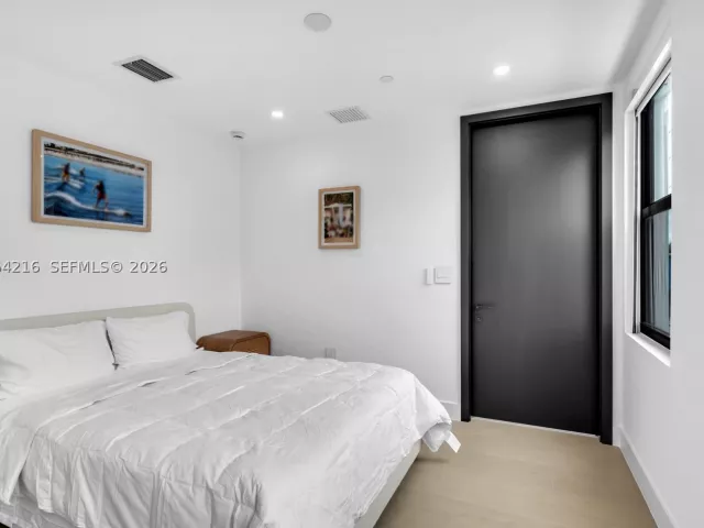 3-bedroom home for rent in Pompano Beach - 3228 NE 7th St - MondialRealty