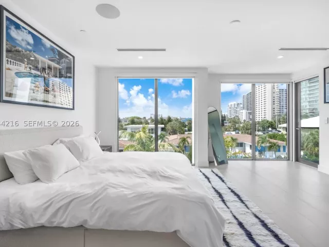 3-bedroom home for rent in Pompano Beach - 3228 NE 7th St - MondialRealty