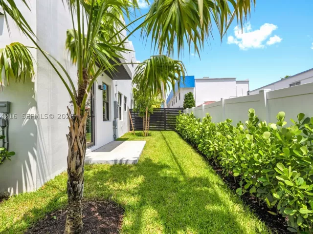 3-bedroom home for rent in Pompano Beach - 3228 NE 7th St - MondialRealty