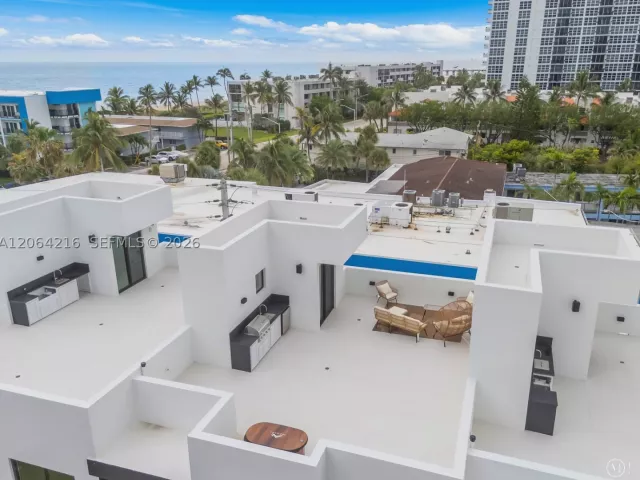 3-bedroom home for rent in Pompano Beach - 3228 NE 7th St - MondialRealty