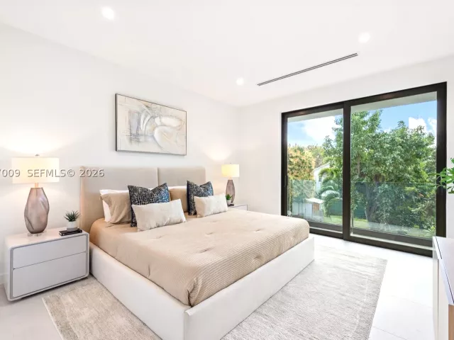 3-bedroom home for rent in Miami - 2980 SW 2nd St LEFT - MondialRealty