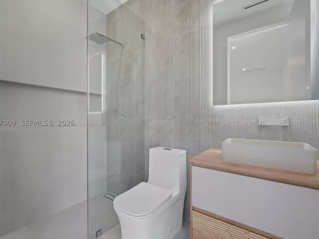 3-bedroom home for rent in Miami - 2980 SW 2nd St LEFT - MondialRealty