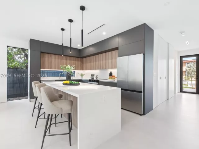 3-bedroom home for rent in Miami - 2980 SW 2nd St LEFT - MondialRealty