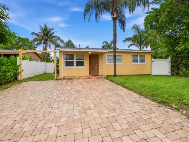 4-bedroom home for sale in West Palm Beach - 939 CHARLES Street - MondialRealty