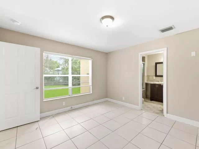 4-bedroom home for sale in West Palm Beach - 939 CHARLES Street - MondialRealty
