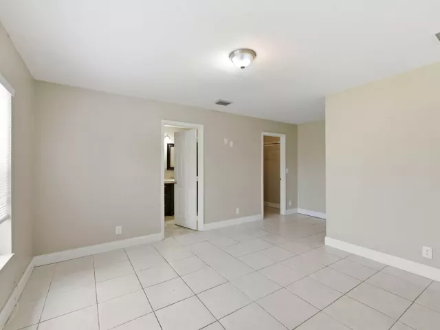 4-bedroom home for sale in West Palm Beach - 939 CHARLES Street - MondialRealty