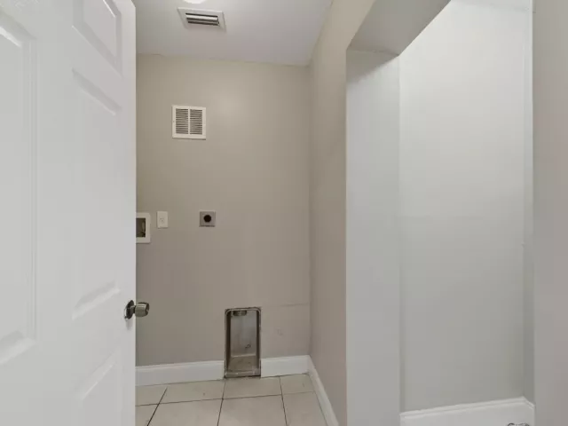 4-bedroom home for sale in West Palm Beach - 939 CHARLES Street - MondialRealty