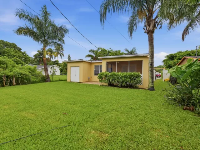 4-bedroom home for sale in West Palm Beach - 939 CHARLES Street - MondialRealty