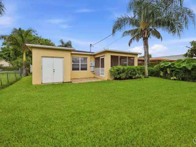 4-bedroom home for sale in West Palm Beach - 939 CHARLES Street - MondialRealty