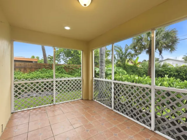 4-bedroom home for sale in West Palm Beach - 939 CHARLES Street - MondialRealty