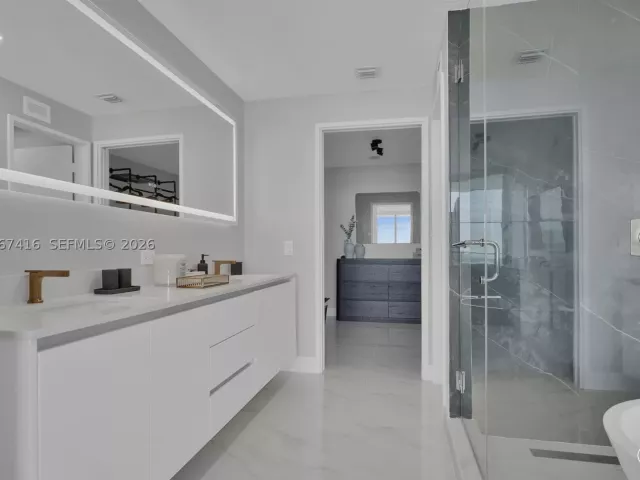 4-bedroom condo for rent in Miami - 700 NE 24th St 4701 - MondialRealty