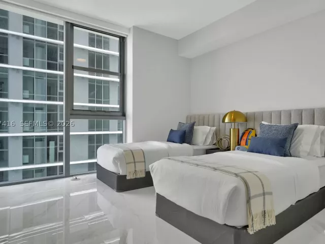 4-bedroom condo for rent in Miami - 700 NE 24th St 4701 - MondialRealty