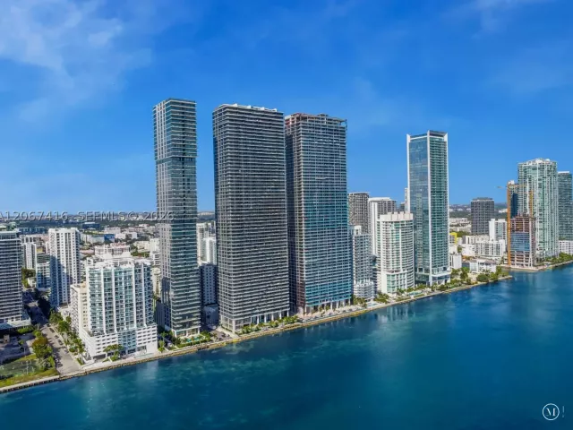 4-bedroom condo for rent in Miami - 700 NE 24th St 4701 - MondialRealty