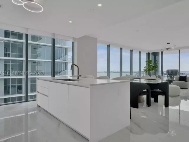 4-bedroom condo for rent in Miami - 700 NE 24th St 4701 - MondialRealty
