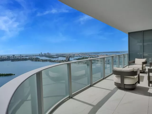 4-bedroom condo for rent in Miami - 700 NE 24th St 4701 - MondialRealty