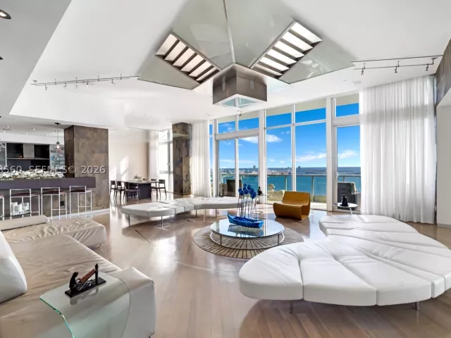 4-bedroom condo for rent in Miami - 1331 Brickell Bay Dr PH4605 - MondialRealty