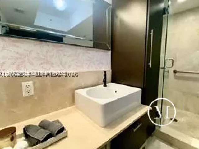 1-bedroom condo for rent in Miami - 218 SE 14th St 2004 - MondialRealty