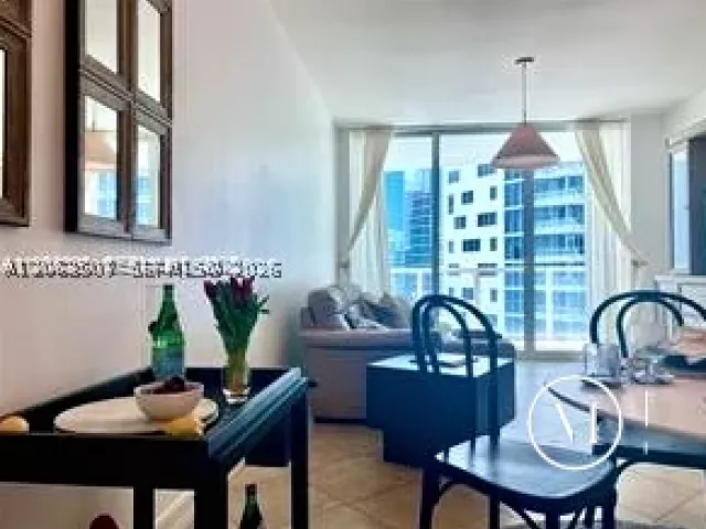 1-bedroom condo for rent in Miami - 218 SE 14th St 2004 - MondialRealty