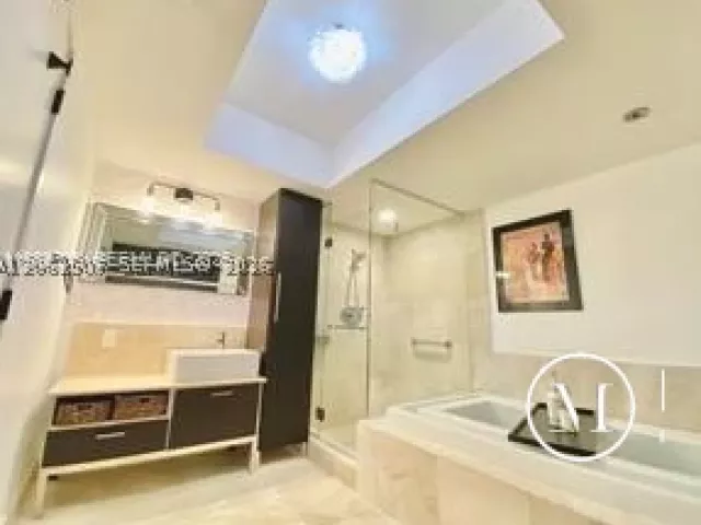 1-bedroom condo for rent in Miami - 218 SE 14th St 2004 - MondialRealty