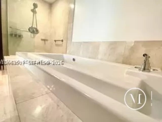 1-bedroom condo for rent in Miami - 218 SE 14th St 2004 - MondialRealty