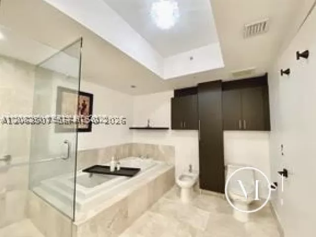 1-bedroom condo for rent in Miami - 218 SE 14th St 2004 - MondialRealty
