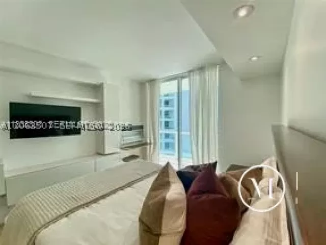 1-bedroom condo for rent in Miami - 218 SE 14th St 2004 - MondialRealty