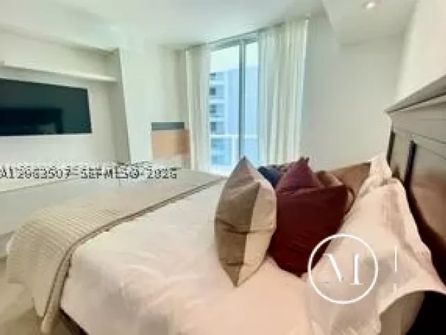 1-bedroom condo for rent in Miami - 218 SE 14th St 2004 - MondialRealty