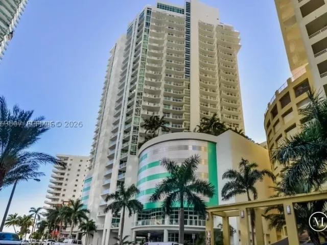 1-bedroom condo for rent in Miami - 218 SE 14th St 2004 - MondialRealty