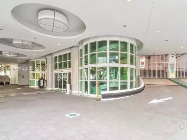 1-bedroom condo for rent in Miami - 218 SE 14th St 2004 - MondialRealty