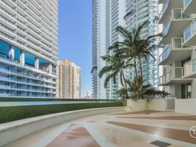 1-bedroom condo for rent in Miami - 218 SE 14th St 2004 - MondialRealty