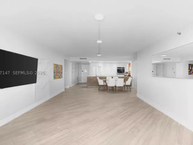 3-bedroom condo for sale in Miami - 1717 N Bayshore Dr A-1951 - MondialRealty