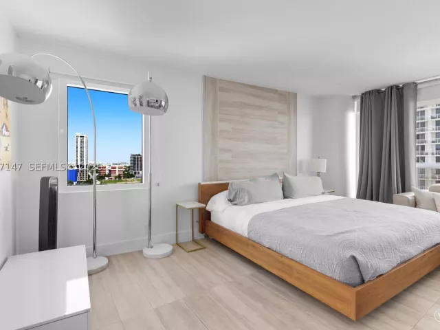 3-bedroom condo for sale in Miami - 1717 N Bayshore Dr A-1951 - MondialRealty