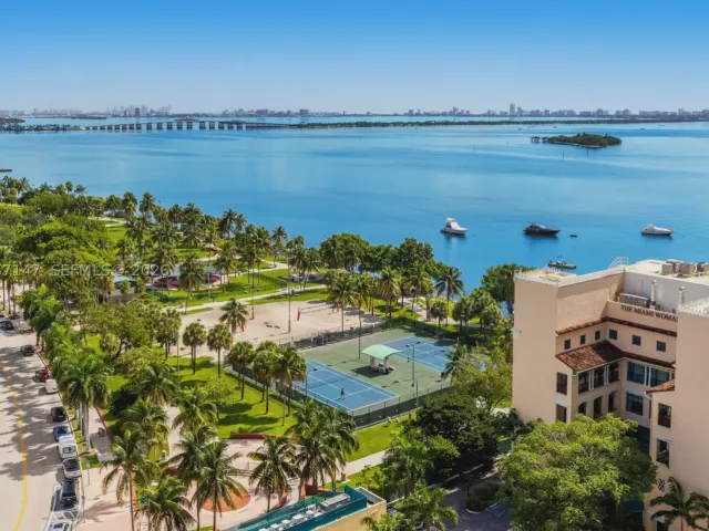 3-bedroom condo for sale in Miami - 1717 N Bayshore Dr A-1951 - MondialRealty