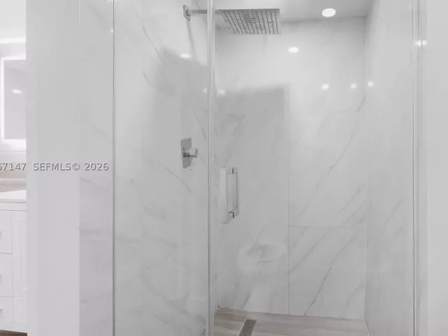 3-bedroom condo for sale in Miami - 1717 N Bayshore Dr A-1951 - MondialRealty