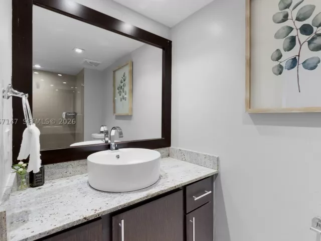 3-bedroom condo for sale in Miami - 1717 N Bayshore Dr A-1951 - MondialRealty