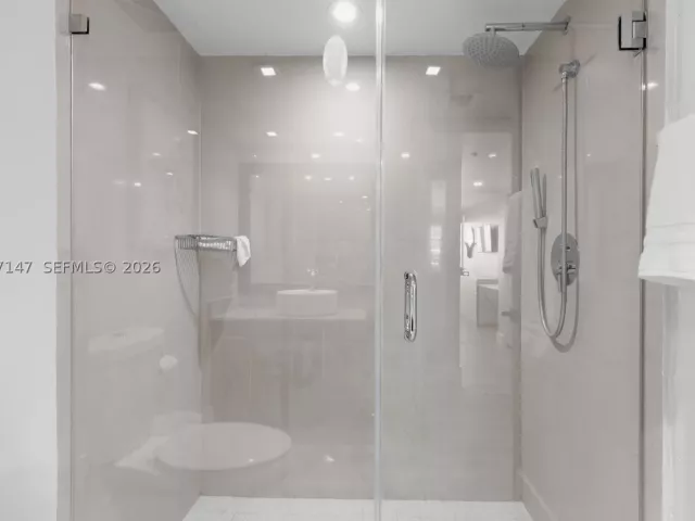 3-bedroom condo for sale in Miami - 1717 N Bayshore Dr A-1951 - MondialRealty