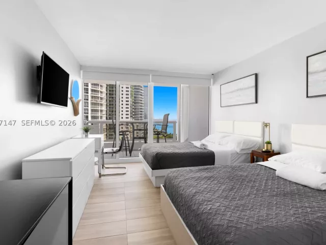 3-bedroom condo for sale in Miami - 1717 N Bayshore Dr A-1951 - MondialRealty