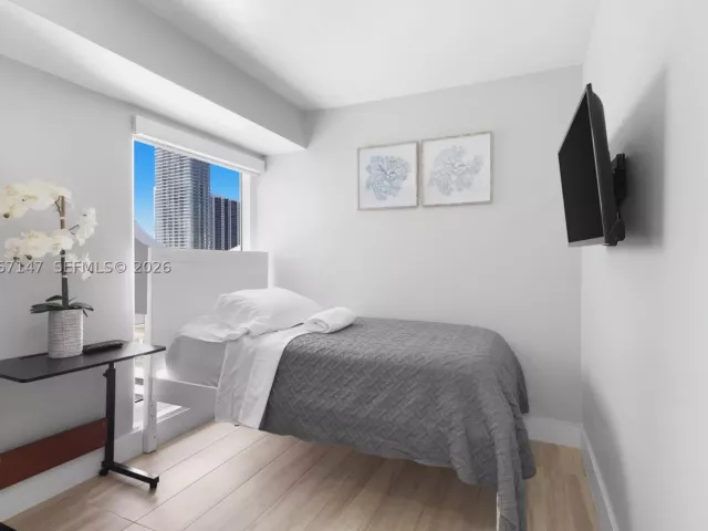 3-bedroom condo for sale in Miami - 1717 N Bayshore Dr A-1951 - MondialRealty