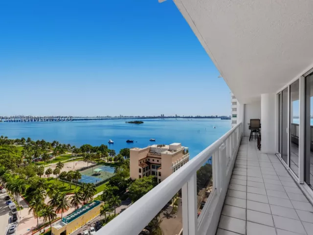 3-bedroom condo for sale in Miami - 1717 N Bayshore Dr A-1951 - MondialRealty