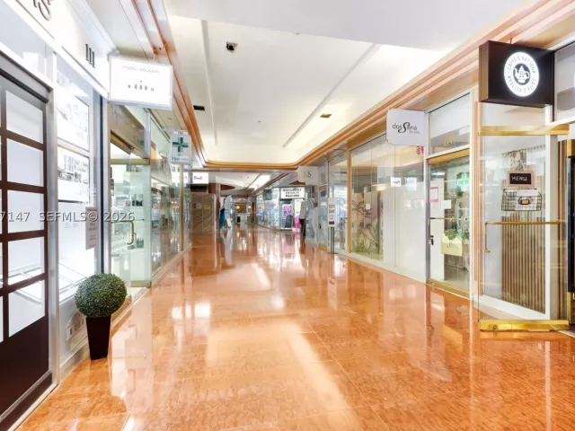 3-bedroom condo for sale in Miami - 1717 N Bayshore Dr A-1951 - MondialRealty