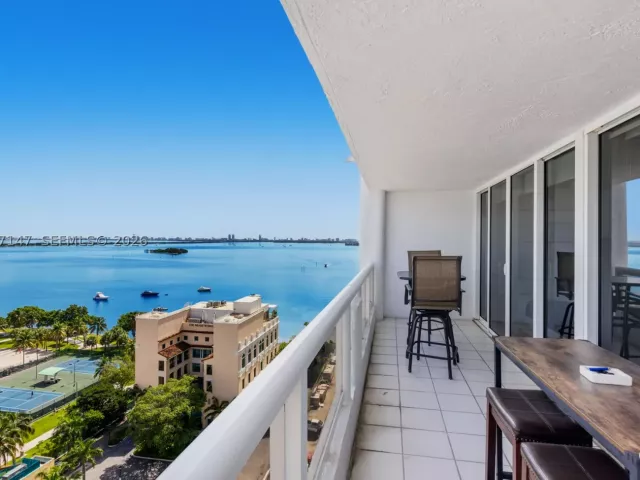 3-bedroom condo for sale in Miami - 1717 N Bayshore Dr A-1951 - MondialRealty