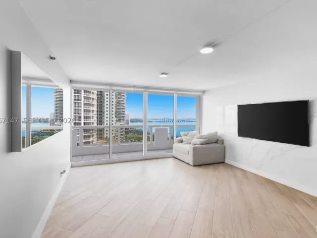 3-bedroom condo for sale in Miami - 1717 N Bayshore Dr A-1951 - MondialRealty