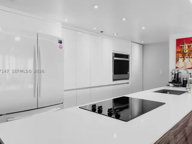 3-bedroom condo for sale in Miami - 1717 N Bayshore Dr A-1951 - MondialRealty