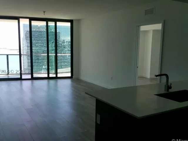 2-bedroom condo for rent in Miami - 1300 S MIAMI AV 4002 - MondialRealty