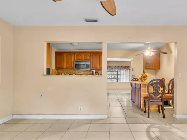 4-bedroom home for sale in Boca Raton - 9522 Affirmed Lane - MondialRealty