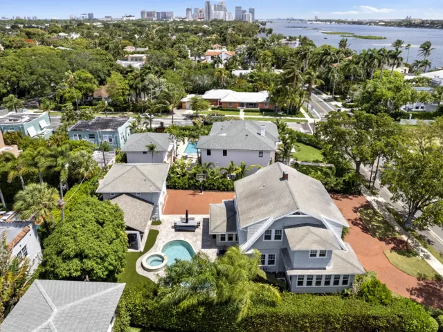 5-bedroom home for rent in West Palm Beach - 3109 Washington Road - MondialRealty