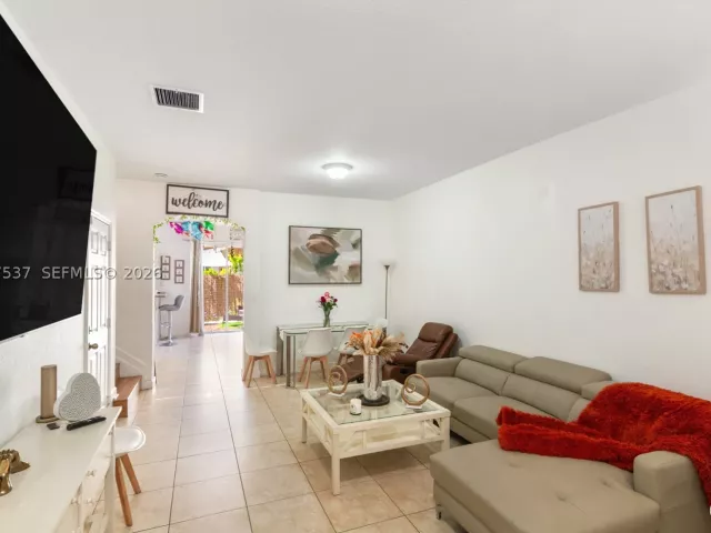 4-bedroom home for sale in Miami - 12958 SW 135th St - MondialRealty