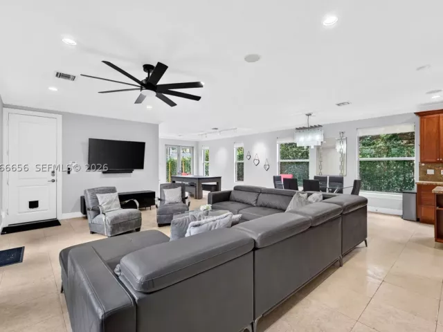 3-bedroom home for rent in Fort Lauderdale - 125 NE 16th Ter 0 - MondialRealty