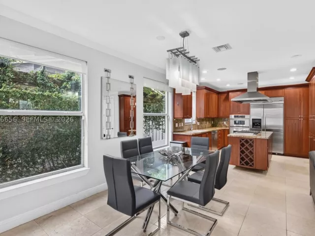 3-bedroom home for rent in Fort Lauderdale - 125 NE 16th Ter 0 - MondialRealty