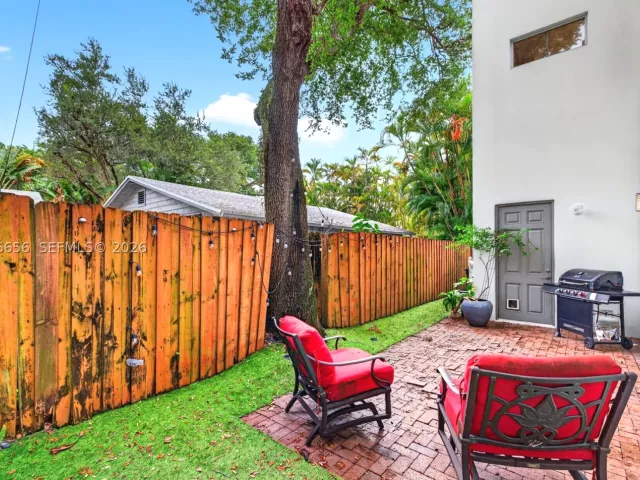 3-bedroom home for rent in Fort Lauderdale - 125 NE 16th Ter 0 - MondialRealty